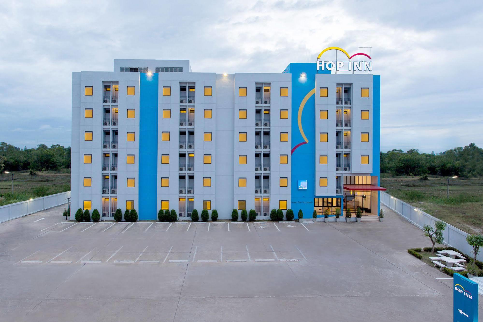 Hop Inn Лампанг Экстерьер фото