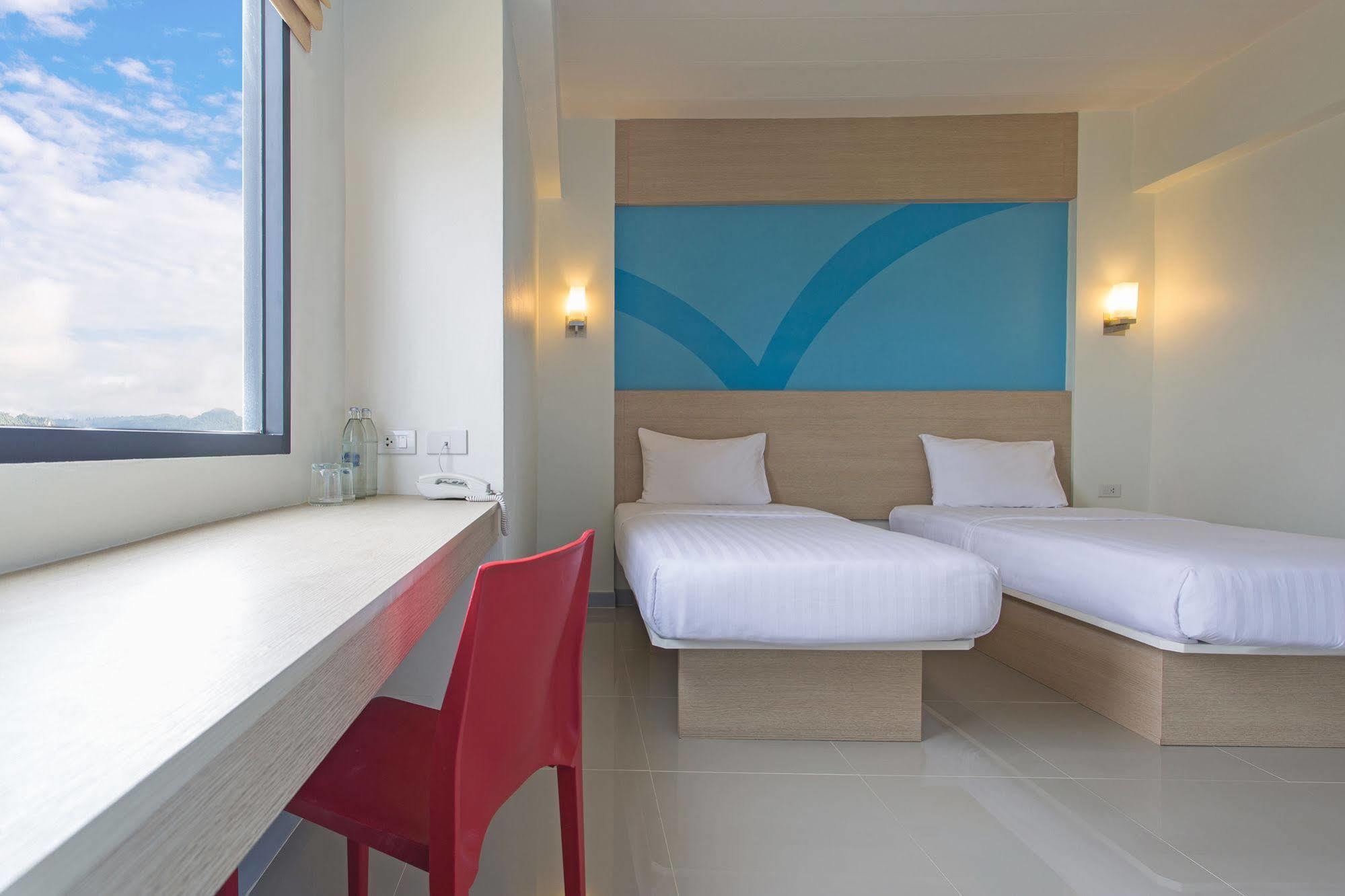 Hop Inn Лампанг Экстерьер фото