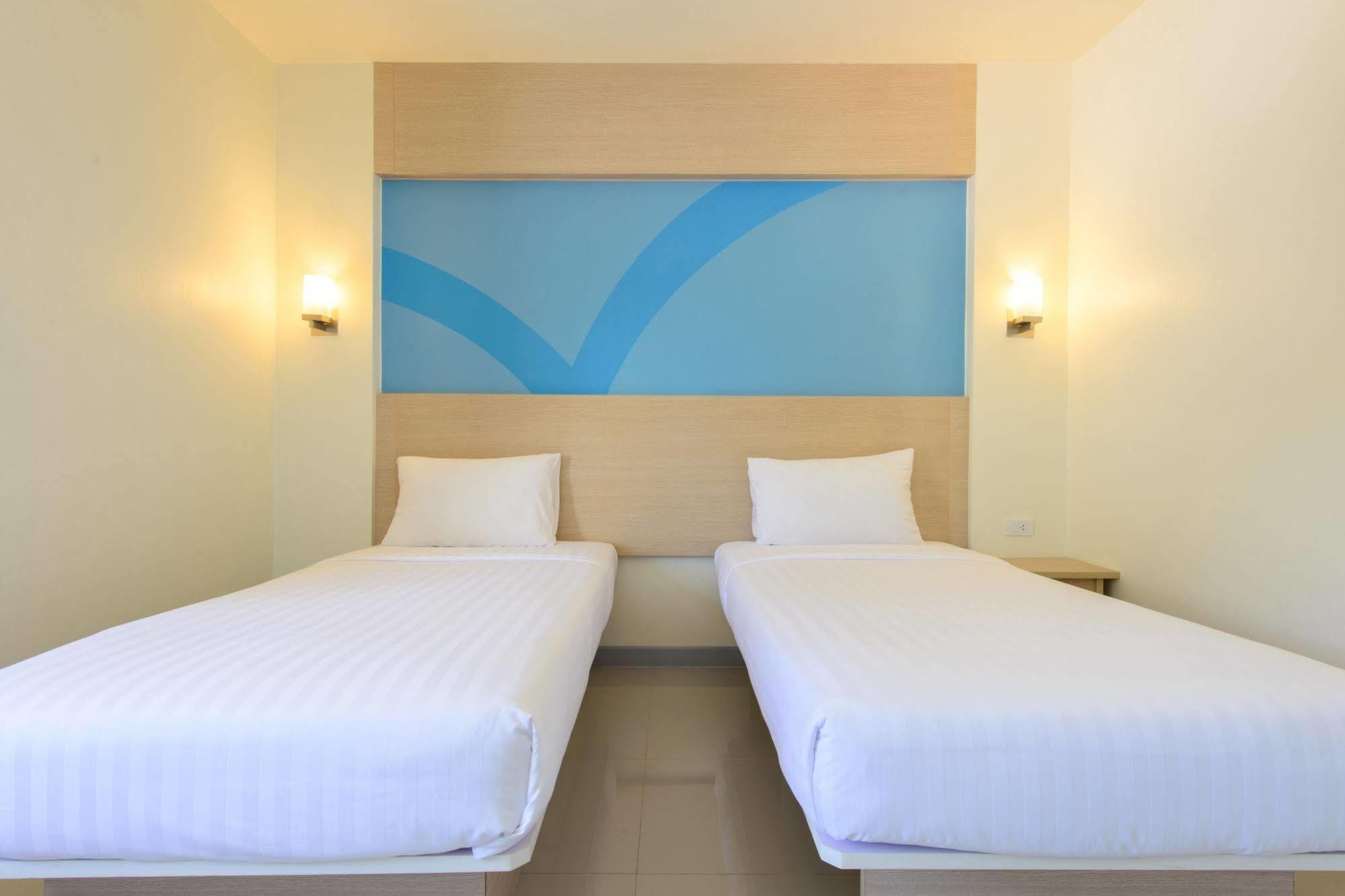 Hop Inn Лампанг Экстерьер фото